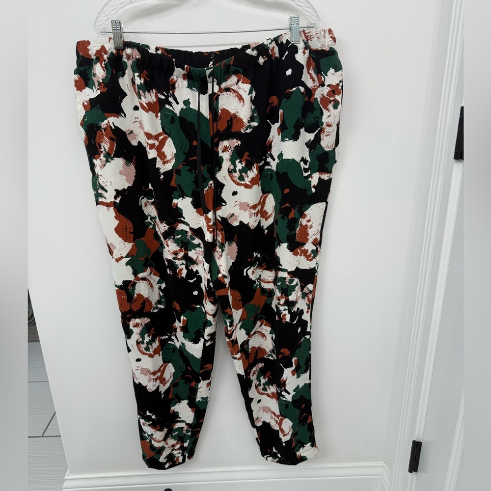 Ava & Viv Multicolor Abstract Joggers